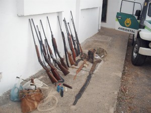 Polícia detêm seis pessoas e apreende 12 armas e munição para caça