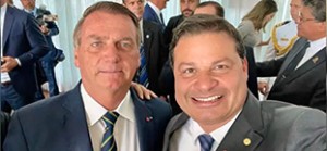 Presidente Bolsonaro e deputado Sandro Alex - Divulgação