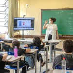 ColÃ©gios estaduais recebem 25 mil kits Educatron, com TVs e computadores -