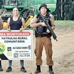 -Patrulha Rural Comunitária_policiais e placa de área monitorada_Foto divulgação PM