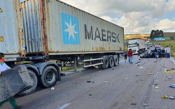 Veículos envolvidos no acidente na BR-277 estão no pátio da PRF